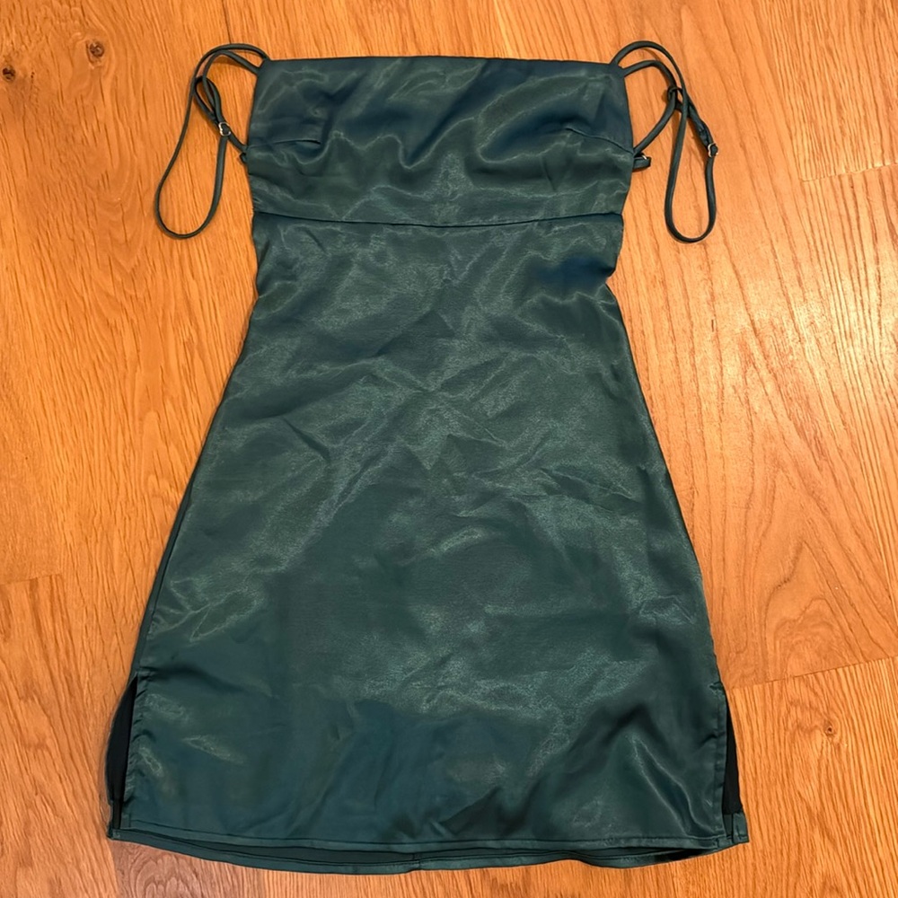 Lucy in the sky “Satin slit dress in hunter green” size xs.